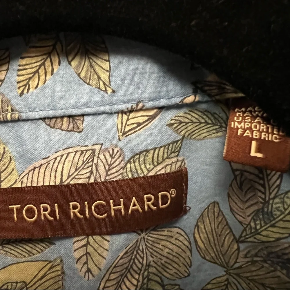 Tori Richard Blue and Tan Floral Hawaiian Shirt - Picture 4 of 8